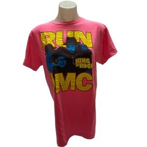 * RUN DMC size XXL Graphic Short Sleeve Tee - Iconic Hip-Hop Design PINK